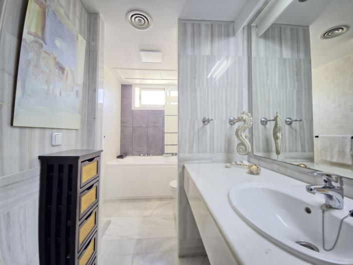 Image No.24-6 Bed Townhouse for sale