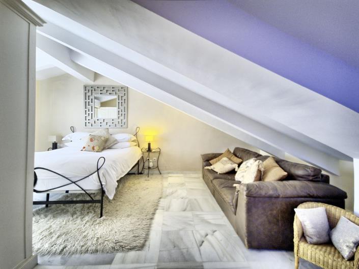 Image No.32-6 Bed Townhouse for sale