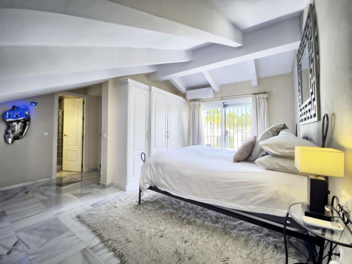 Image No.33-6 Bed Townhouse for sale