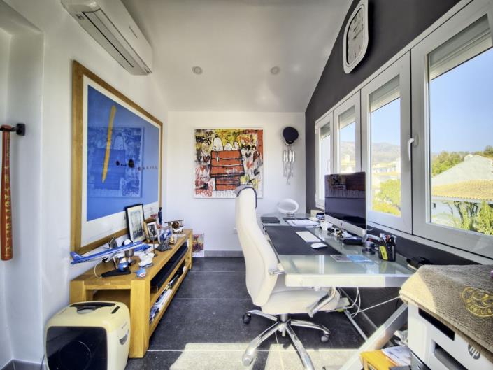 Image No.37-6 Bed Townhouse for sale