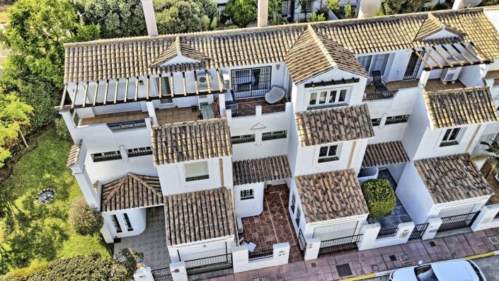 Image No.42-6 Bed Townhouse for sale