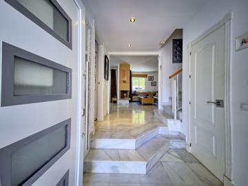 10-bb915d1cb19341576dcdc994b81ab9c5