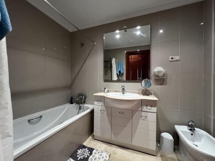 Image No.21-2 Bed Apartment for sale