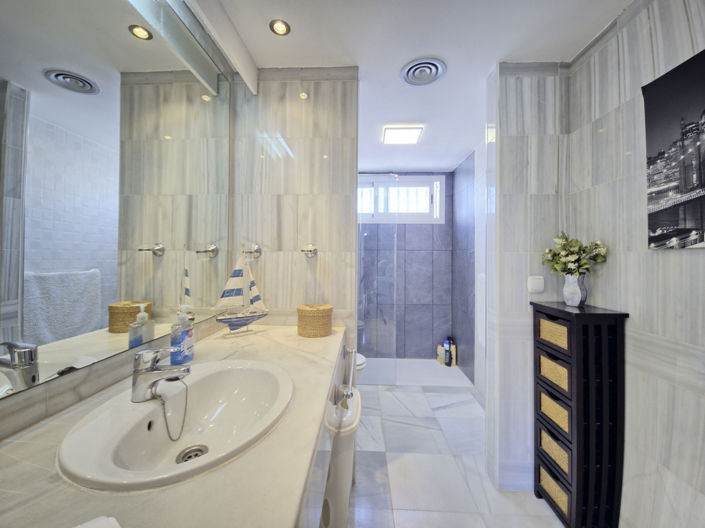 Image No.23-6 Bed Townhouse for sale