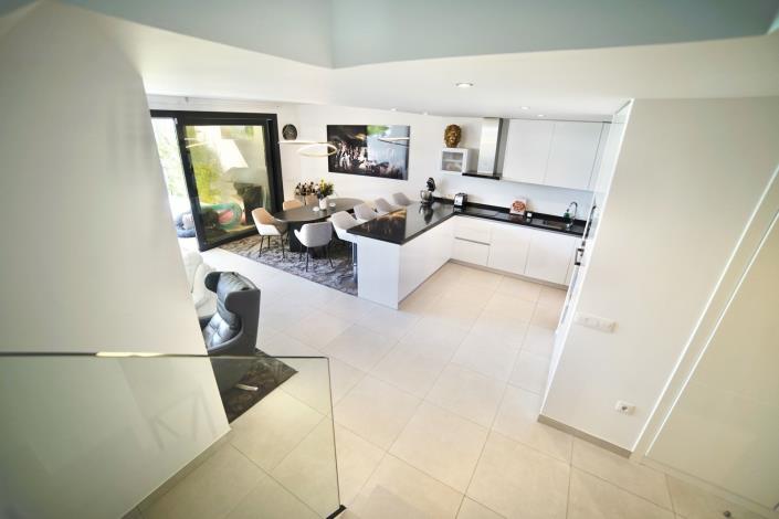 Image No.6-3 Bed Townhouse for sale