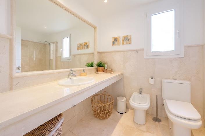 Image No.18-3 Bed Apartment for sale