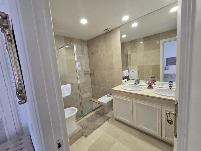 Image No.12-3 Bed Townhouse for sale