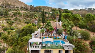 6-fa543ff60f4e104718a0562ed3ccbf30