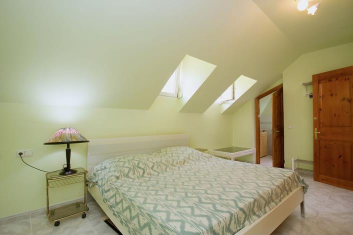 Image No.24-4 Bed Villa / Detached for sale