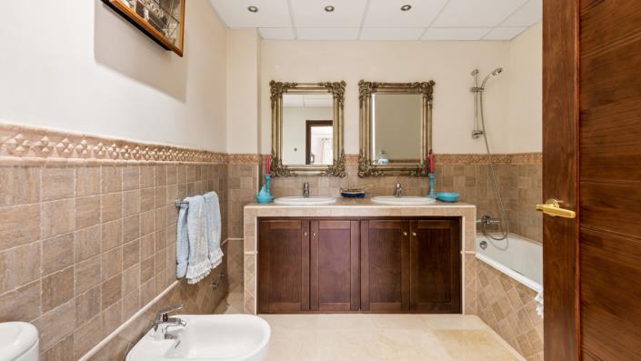 Image No.11-5 Bed Villa for sale