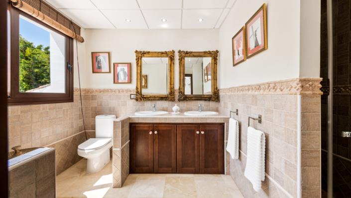 Image No.17-5 Bed Villa for sale