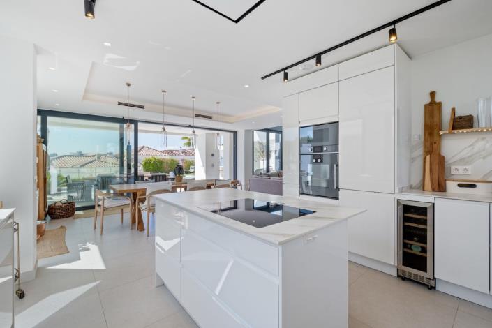 Image No.5-4 Bed Villa / Detached for sale