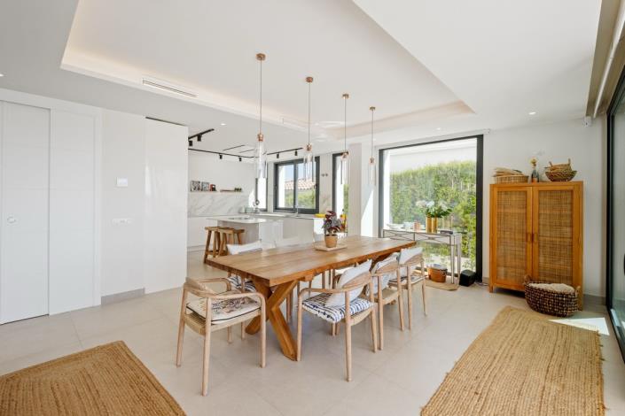 Image No.12-4 Bed Villa / Detached for sale