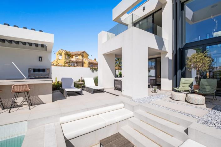 Image No.17-4 Bed Villa / Detached for sale