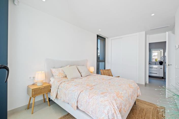 Image No.27-4 Bed Villa / Detached for sale