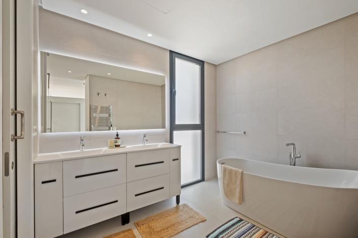 Image No.36-4 Bed Villa / Detached for sale