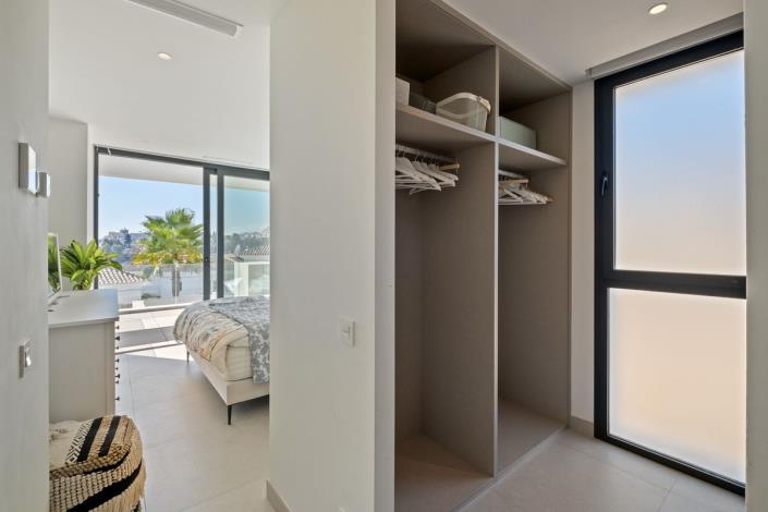 Image No.40-4 Bed Villa / Detached for sale