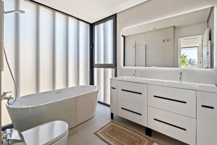 Image No.41-4 Bed Villa / Detached for sale