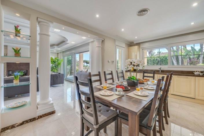 Image No.8-6 Bed Villa / Detached for sale