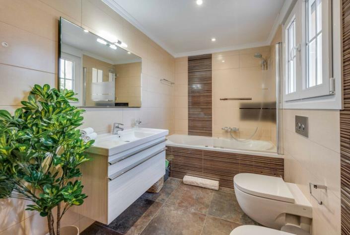 Image No.17-6 Bed Villa / Detached for sale