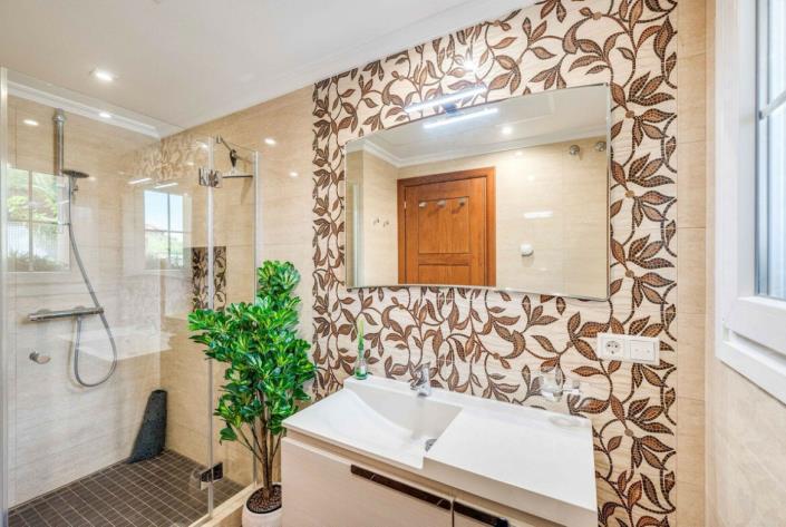 Image No.20-6 Bed Villa / Detached for sale