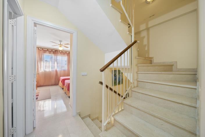 Image No.19-3 Bed Townhouse for sale