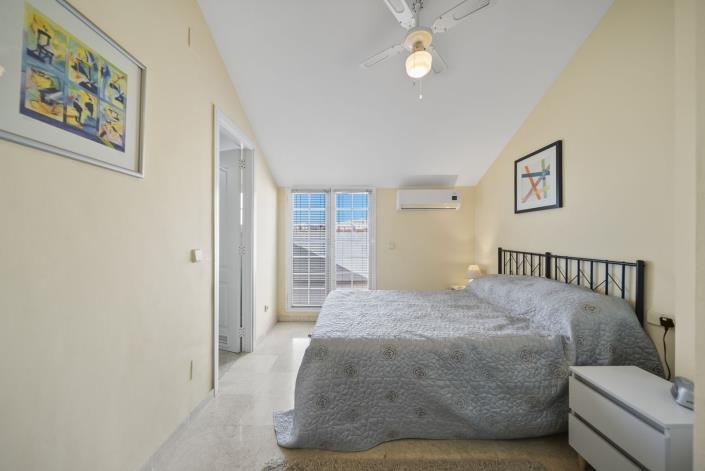 Image No.20-3 Bed Townhouse for sale