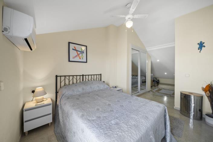 Image No.21-3 Bed Townhouse for sale