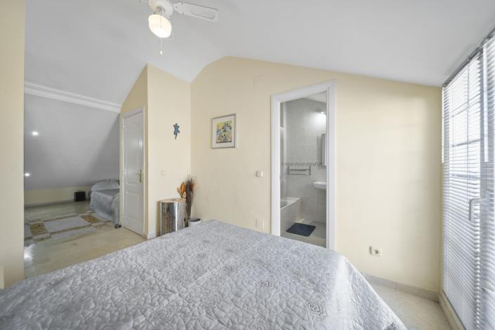 Image No.22-3 Bed Townhouse for sale