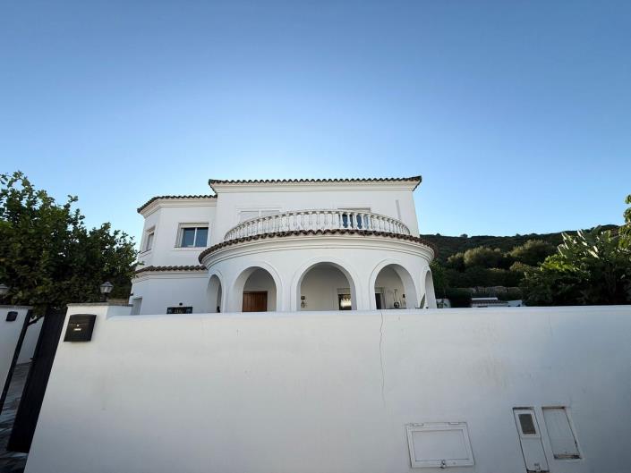 Image No.2-5 Bed Villa / Detached for sale