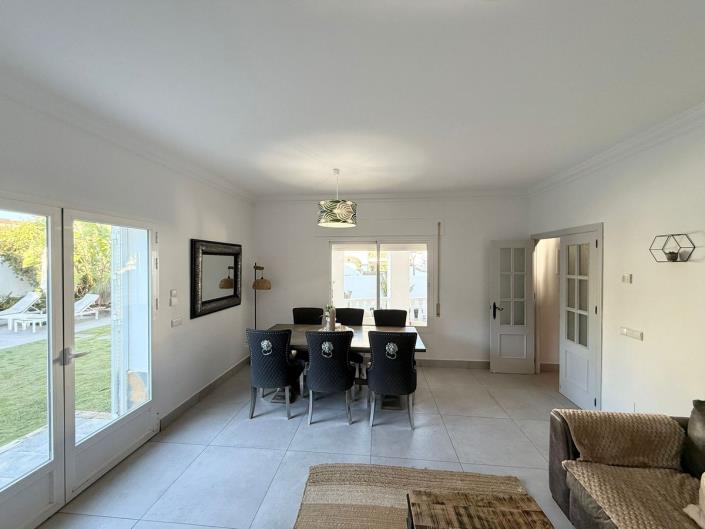 Image No.5-5 Bed Villa / Detached for sale