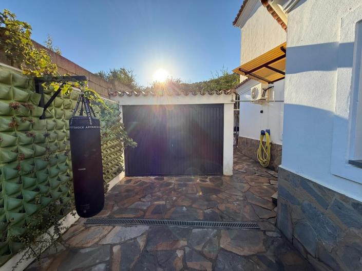 Image No.25-5 Bed Villa / Detached for sale