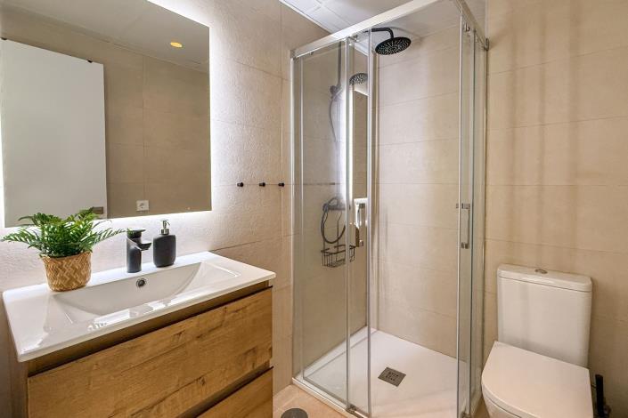 Image No.21-3 Bed Townhouse for sale