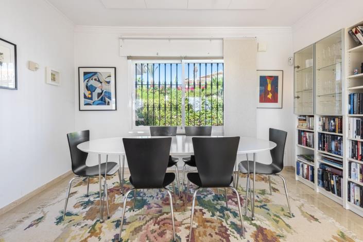 Image No.8-4 Bed Villa / Detached for sale