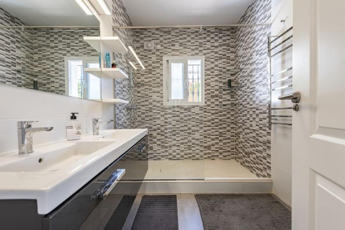 Image No.16-4 Bed Villa / Detached for sale