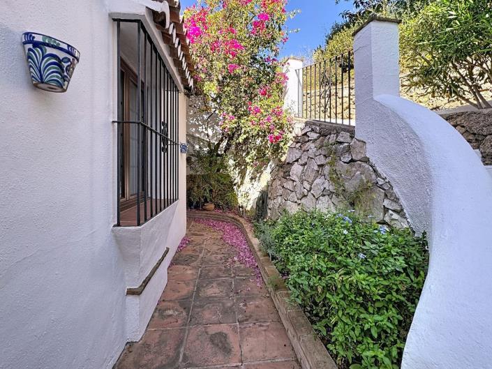 Image No.30-3 Bed Semi-Detached for sale