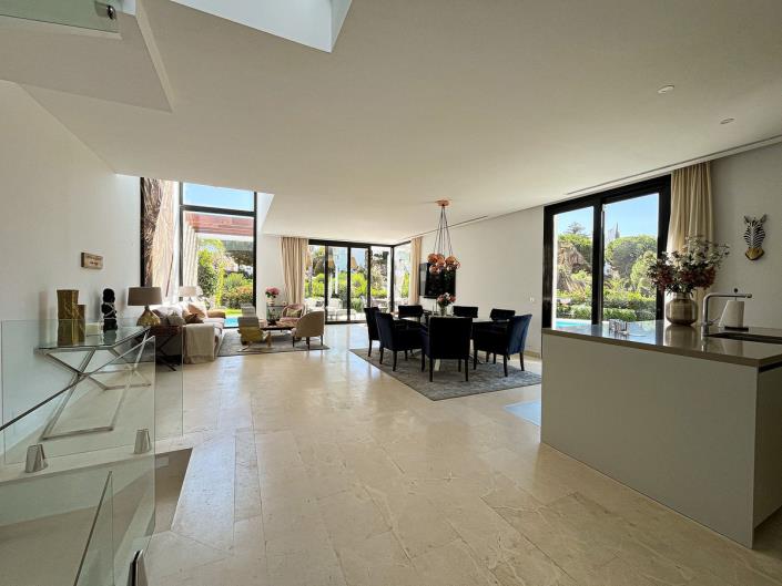 Image No.5-5 Bed Semi-Detached for sale