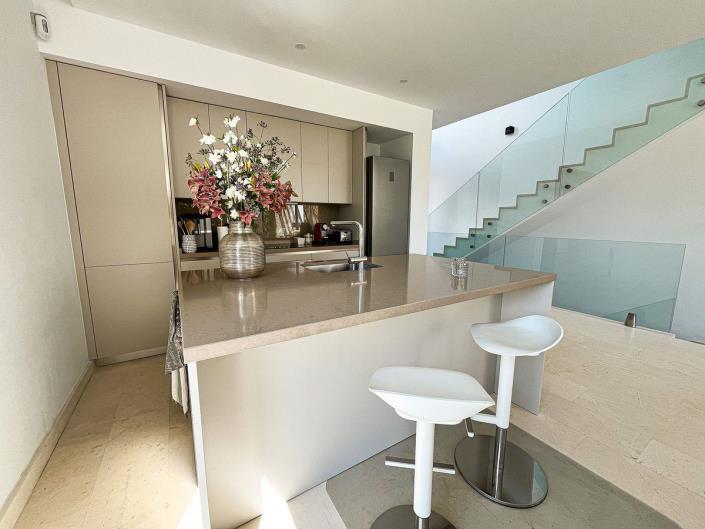 Image No.14-5 Bed Semi-Detached for sale