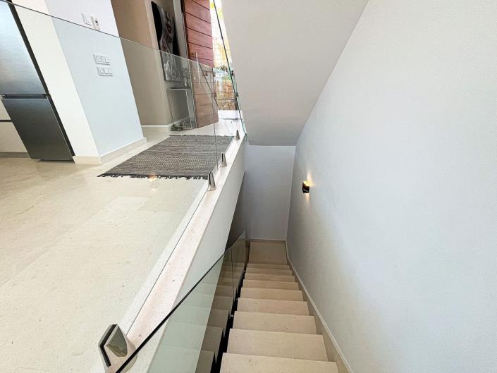 Image No.19-5 Bed Semi-Detached for sale