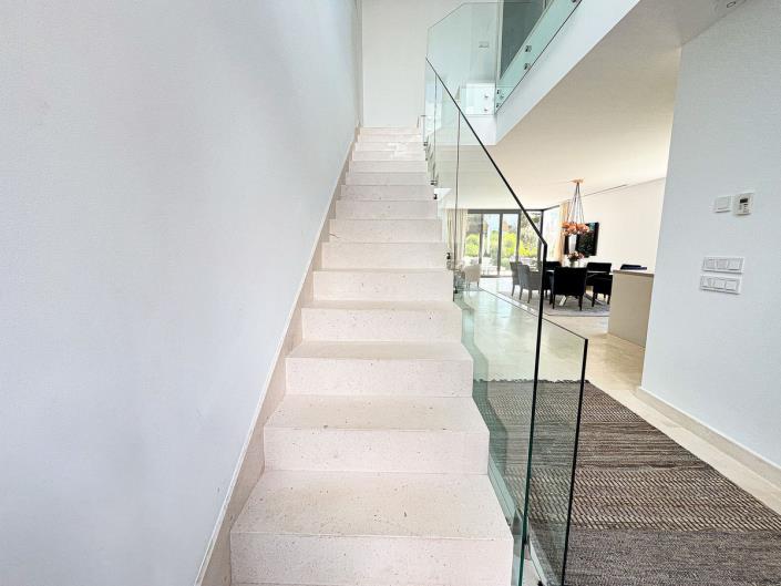 Image No.44-5 Bed Semi-Detached for sale