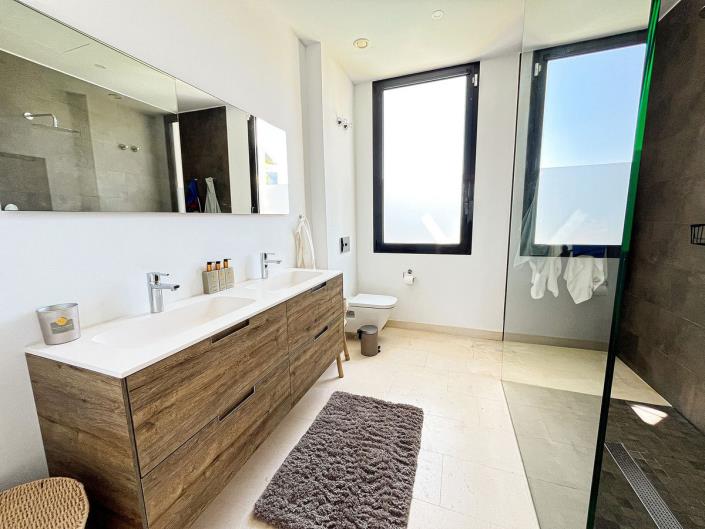 Image No.49-5 Bed Semi-Detached for sale