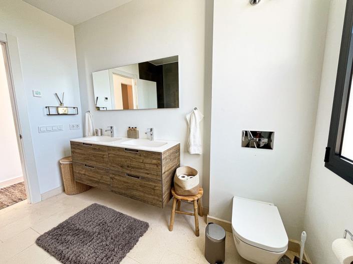 Image No.51-5 Bed Semi-Detached for sale