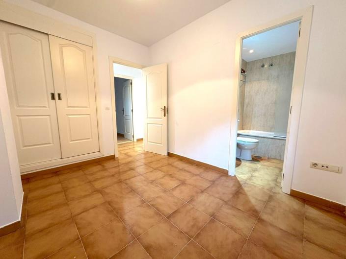 Image No.10-3 Bed Apartment for sale