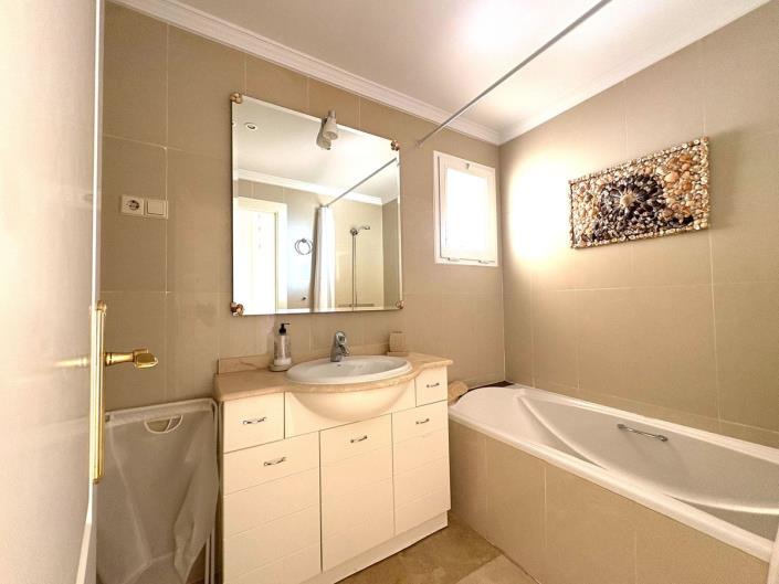 Image No.13-3 Bed Apartment for sale