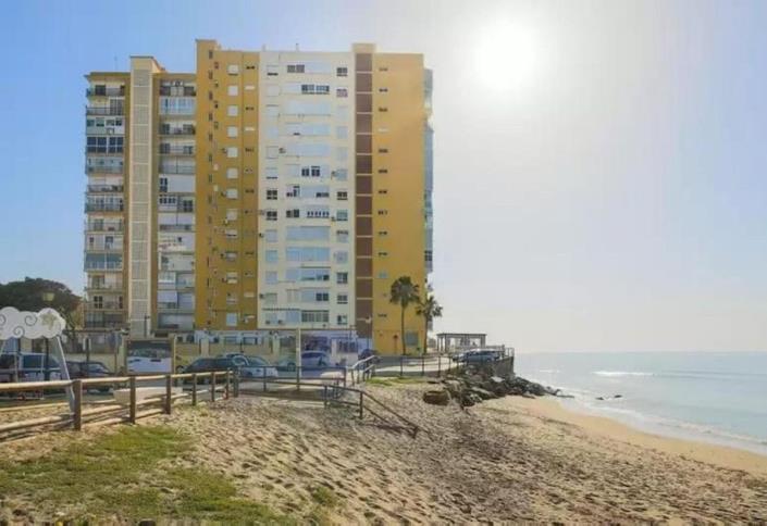 Image No.36-Studio for sale