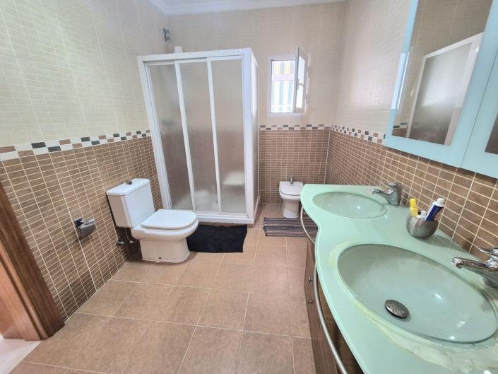 Image No.29-5 Bed Villa / Detached for sale