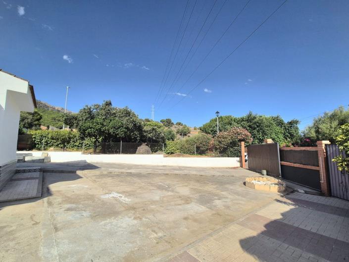 Image No.58-5 Bed Villa / Detached for sale