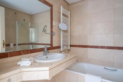 16-ec67b526875bf0124b6ce4328a754439