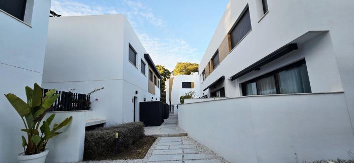 Image No.23-3 Bed Townhouse for sale