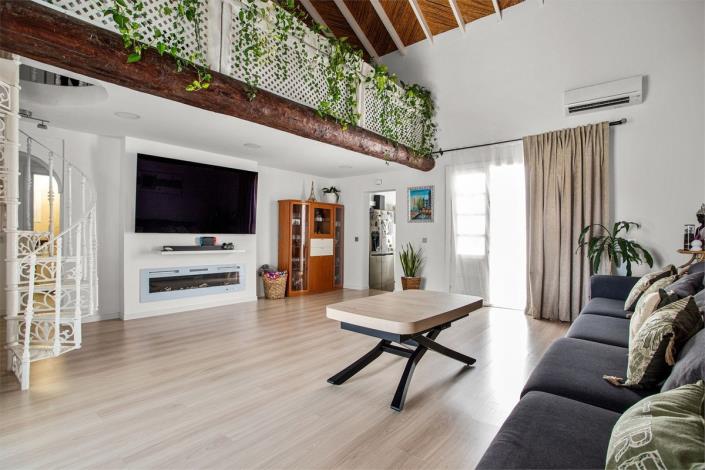 Image No.23-2 Bed Townhouse for sale